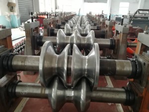 three wave highway guardrail roll forming machine