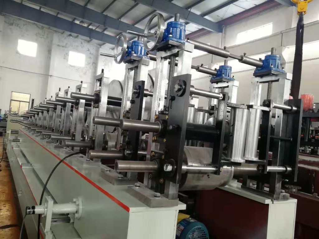 Aluminum U Baffle Ceiling Roll Forming Machine